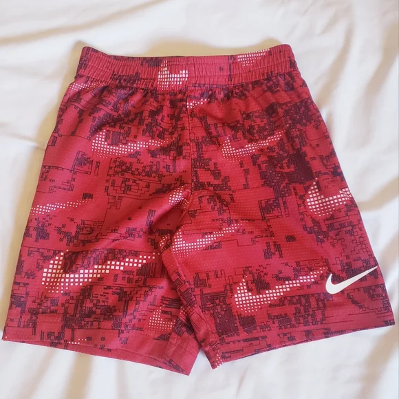 Boys Size 5 Black and Red Nike Dri-fit Outfit - Picture 4 of 7